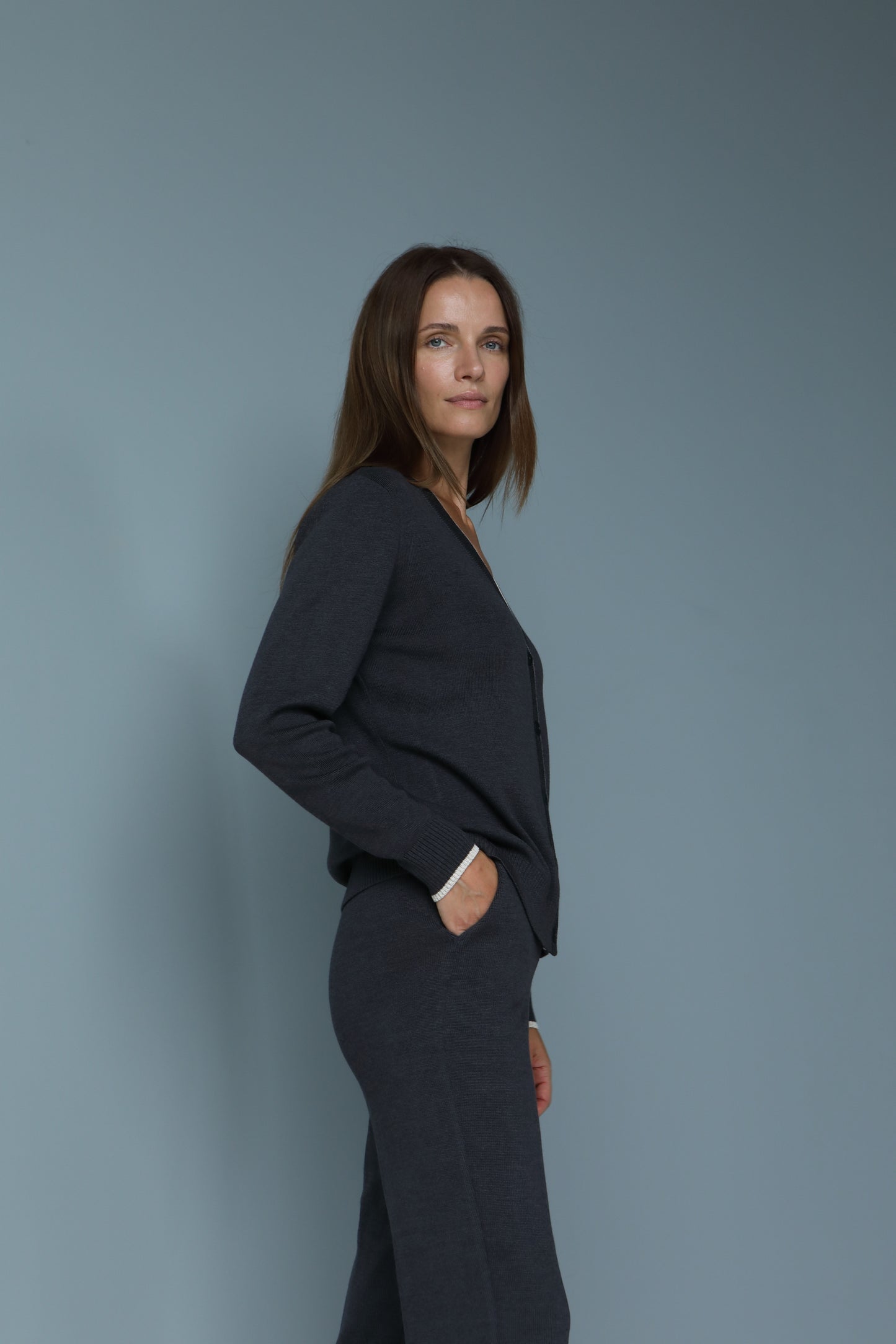 КАРДИГАН С V-ОБРАЗНЫМ ВЫРЕЗОМ