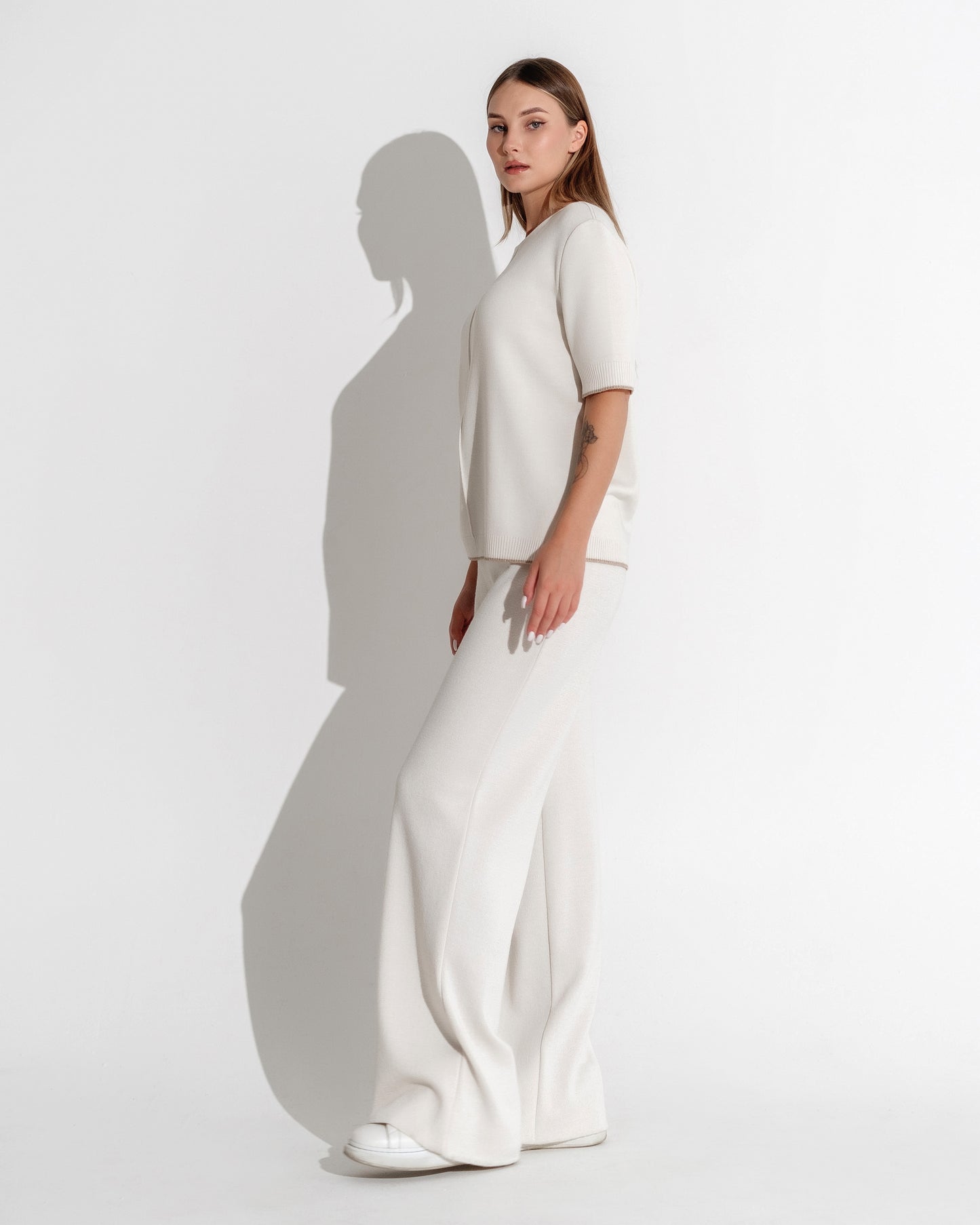 ФУТБОЛКА кремового цвета