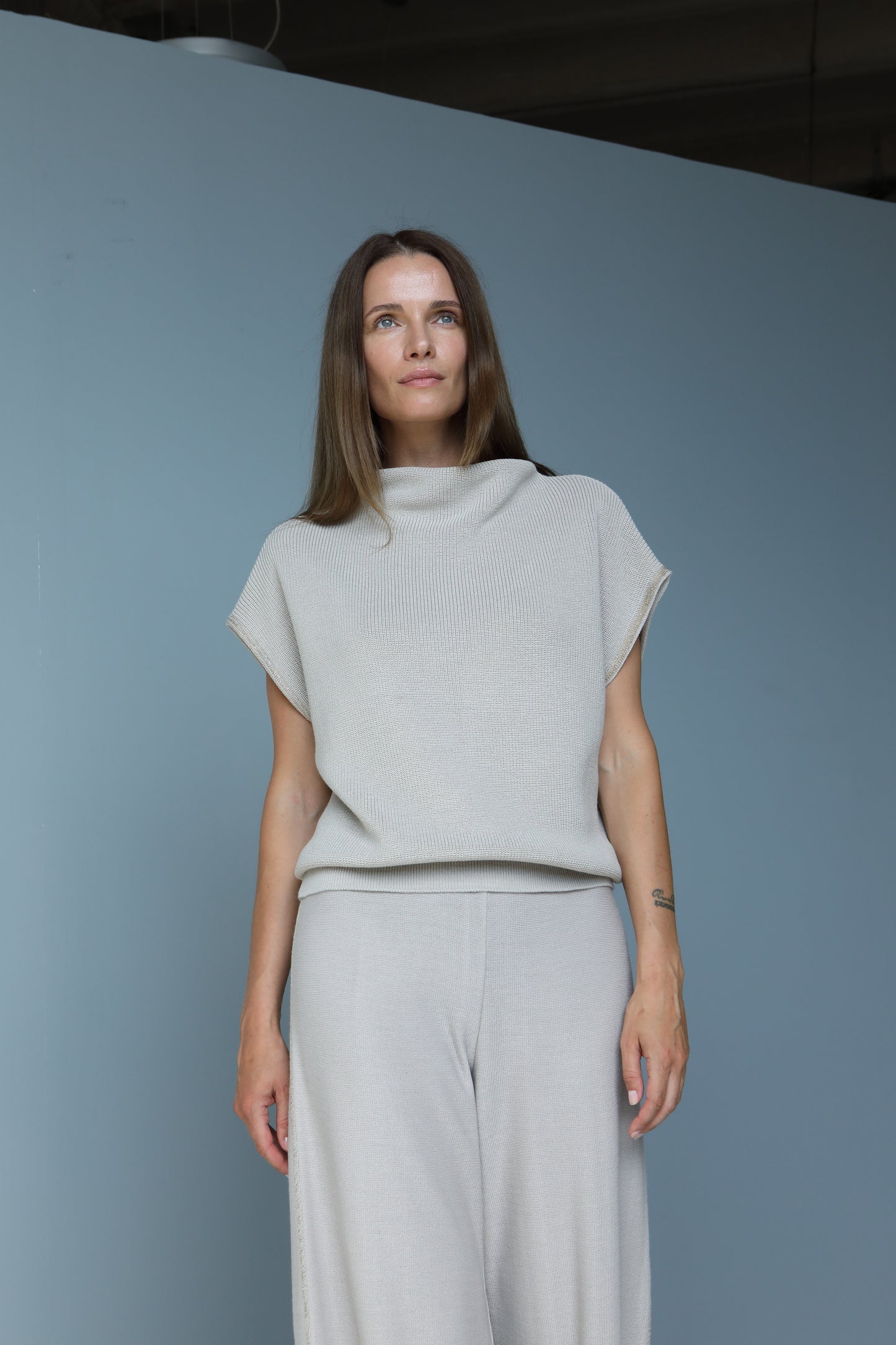 COWL NECK VEST in stone