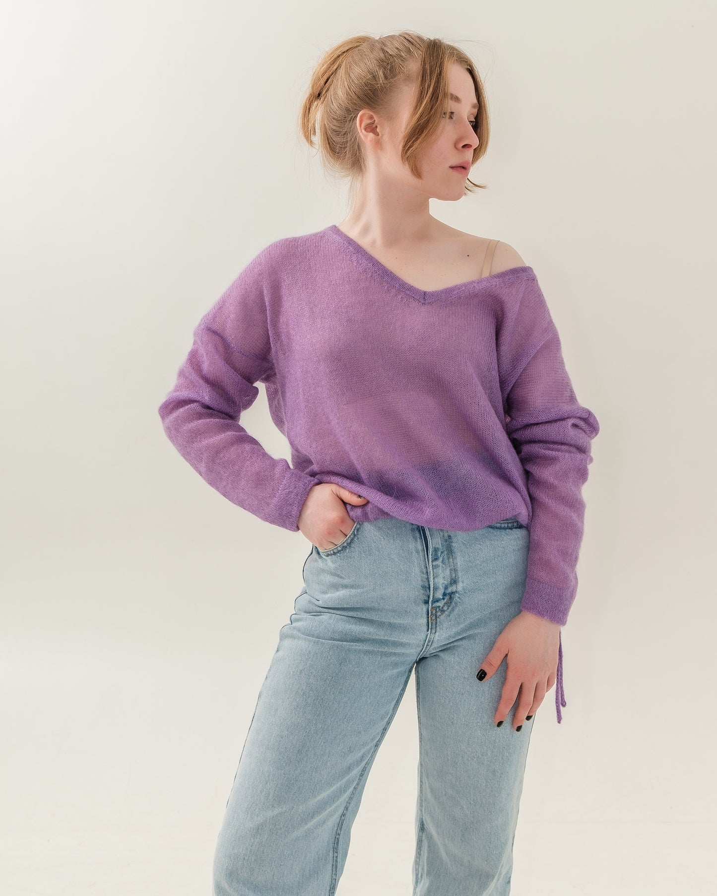 Lightweight sweater in lilac