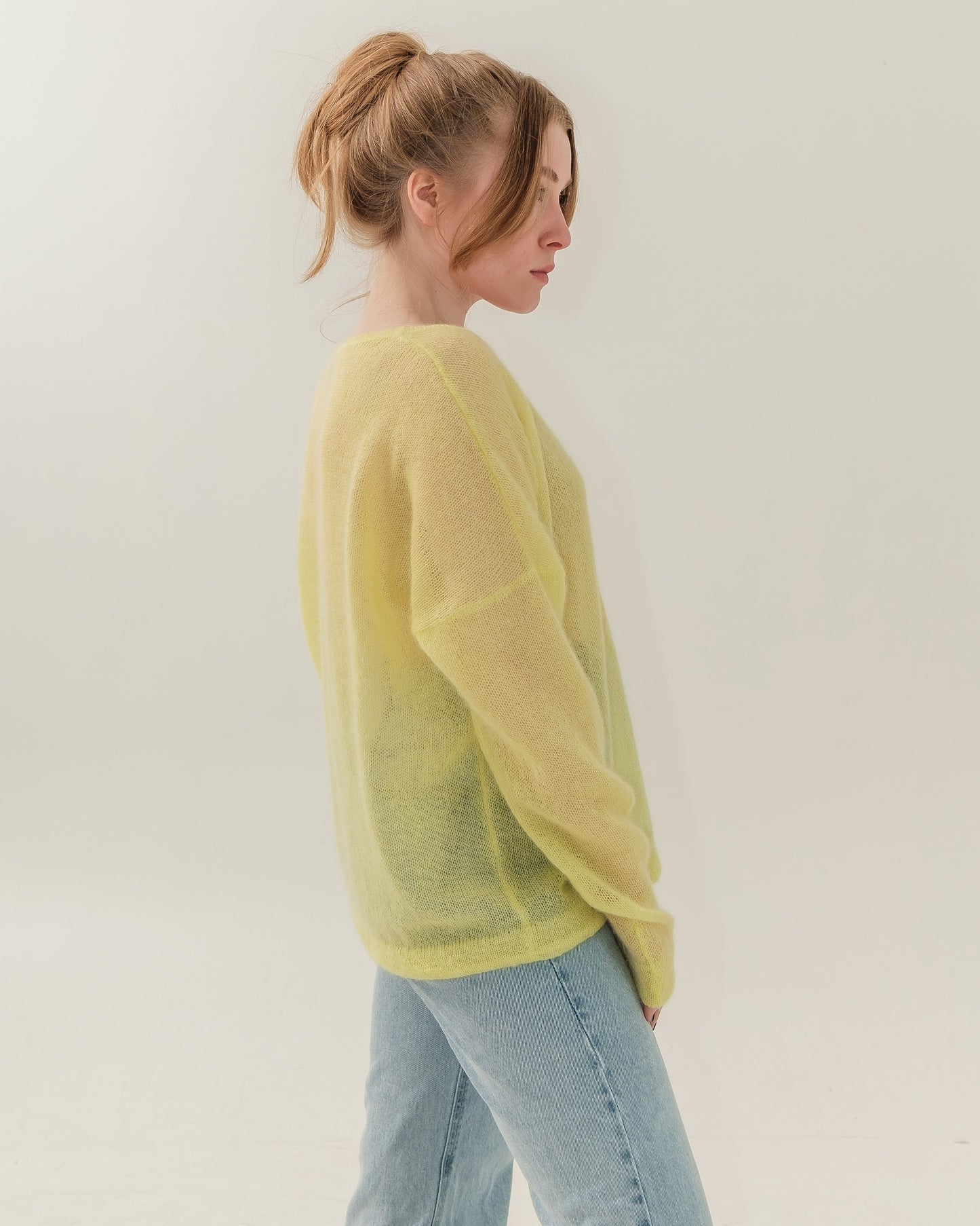 Lightweight sweater in yellow